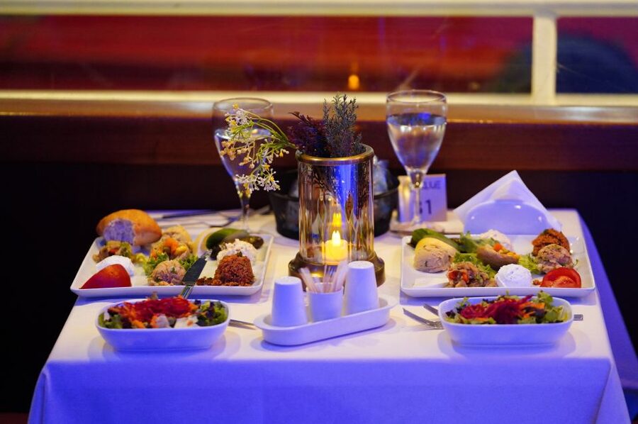Istanbul: Dinner Cruise and Entertainment with Private Table - Asian shore palaces and Maiden’s Tower