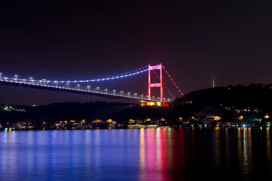 Istanbul: Dinner Cruise on the Bosphorus - Dinner: plenty of food, modest expectations