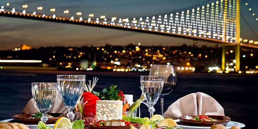 Istanbul: Dinner Cruise on the Bosphorus - Drinks and the difference between booking options