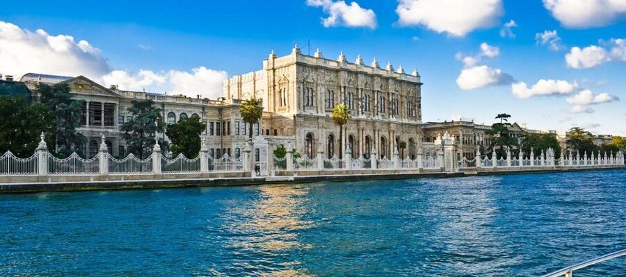 Istanbul: Dolmabahce Palace and Grand Bazaar Tour - Why Dolmabahce Palace is the heart of the tour