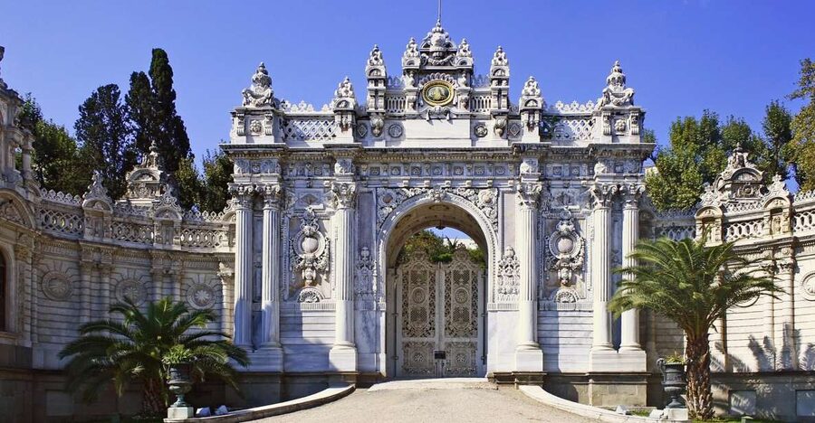 Istanbul: Dolmabahce Palace and Grand Bazaar Tour - Grand interiors, formal rooms, and Bosphorus views