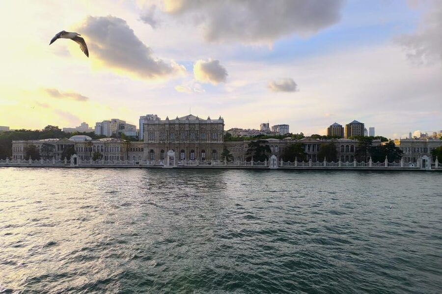 Istanbul: Dolmabahce Palace and Harem Skip-the-Line Ticket - Why Dolmabahçe feels different from Istanbul’s older palaces