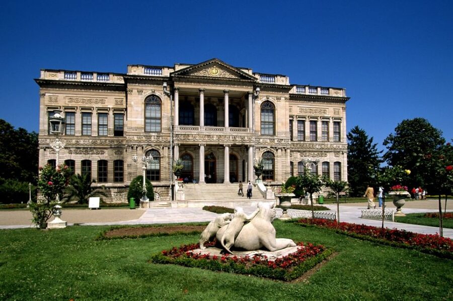 Istanbul: Dolmabahçe Palace and Uskudar Guided Tour - Why Dolmabahçe Feels So Different From Istanbul’s Older Palaces