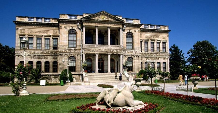 Istanbul: Dolmabahçe Palace and Uskudar Guided Tour - Bosphorus Views From the Water