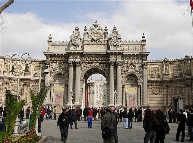 Istanbul: Dolmabahçe Palace and Uskudar Guided Tour - Should You Book the Dolmabahçe and Üsküdar Tour?