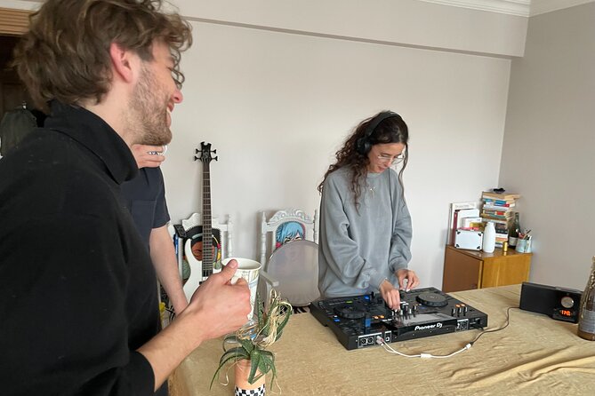 Istanbul Electronic Music and Culture Workshop From Local DJ - Making music together, not just watching