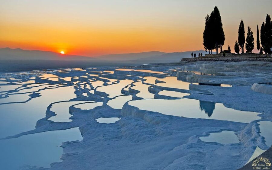 Istanbul: Ephesus, Pamukkale, Cappadocia 8-Day Trip by Plane - Pamukkale’s terraces and the ruins of Hierapolis