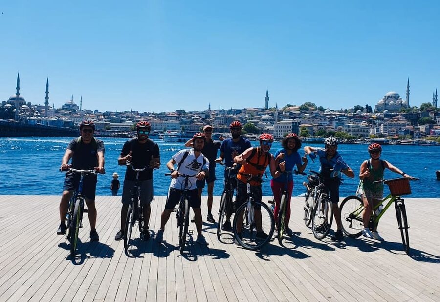Istanbul: Eurasia Bike & Boat Half-Day Tour - Uskudar and the long ride toward Fenerbahce Park