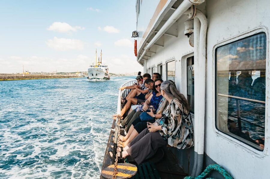 Istanbul: European and Asian Side Guided Foodie Walking Tour - Why this food tour works as a first day in Istanbul