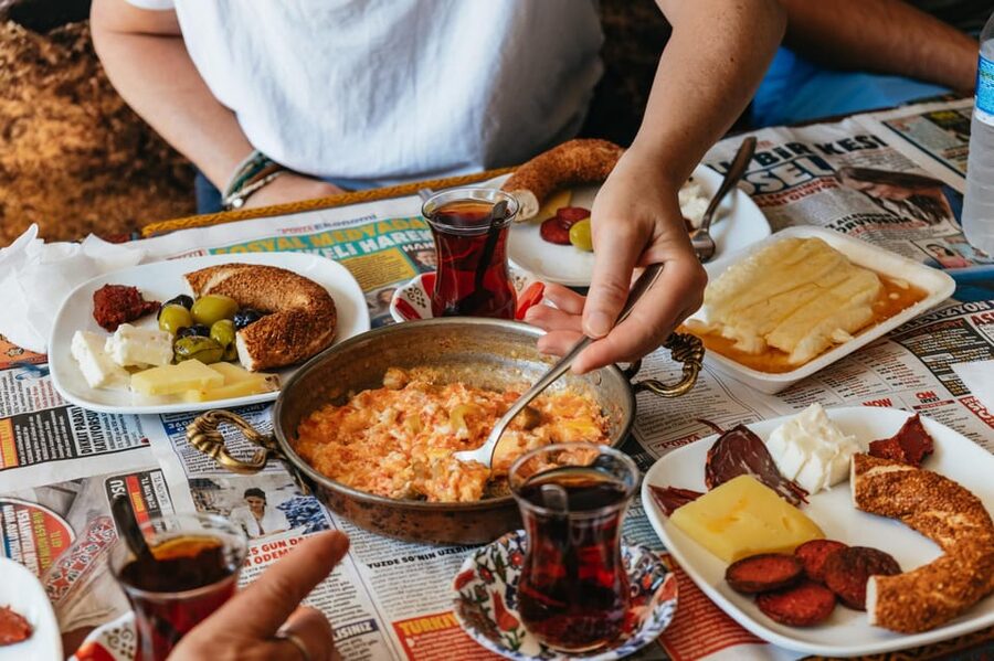 Istanbul: European and Asian Side Guided Foodie Walking Tour - The first tastings: from market flavors to familiar favorites