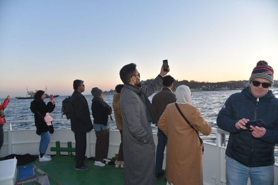 Istanbul: Explore Bosphorous on a Sunset Boat Cruise - Along the European shore: Galata Tower to Ortaköy