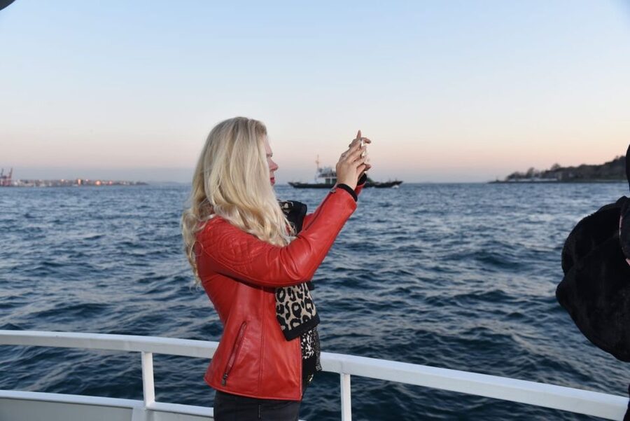 Istanbul: Explore Bosphorous on a Sunset Boat Cruise - Rumeli Hisarı marks the turning point