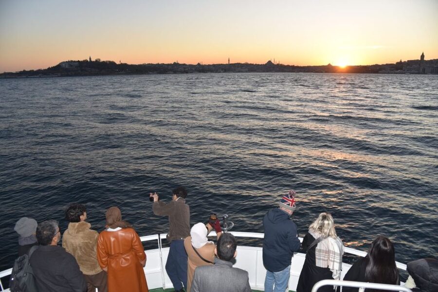 Istanbul: Explore Bosphorous on a Sunset Boat Cruise - The return journey brings Maiden’s Tower