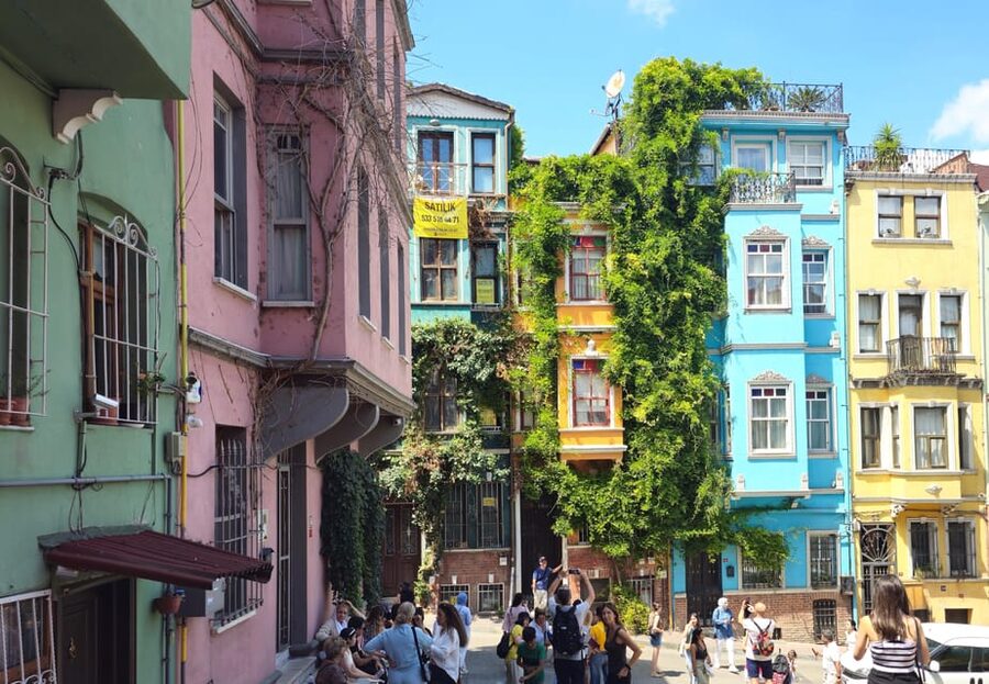 Istanbul: Fener & Balat Guided Tour through Colored Streets - Renkli Merdivenler and the first climb