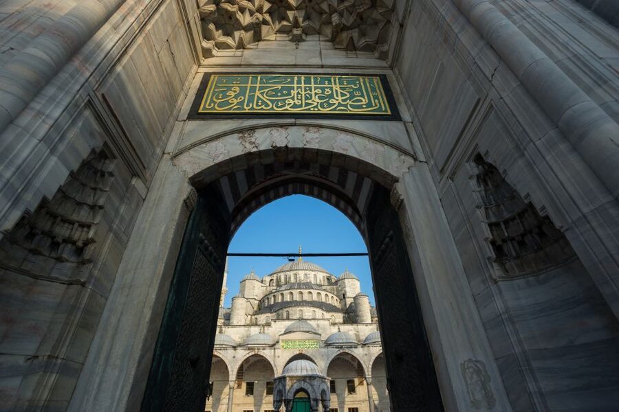 Istanbul: Full-Day Highlights Tour with Guide and Lunch - Hagia Sophia and its changing identity