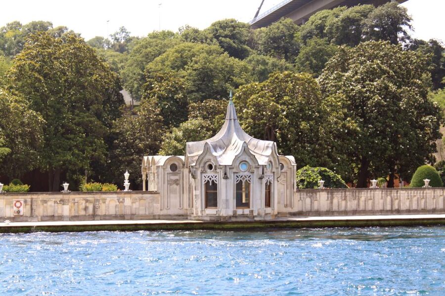 Istanbul: Full-Day Imperial & Asia Small Group Tour - Çamlıca Hill and the biggest mosque in Turkey