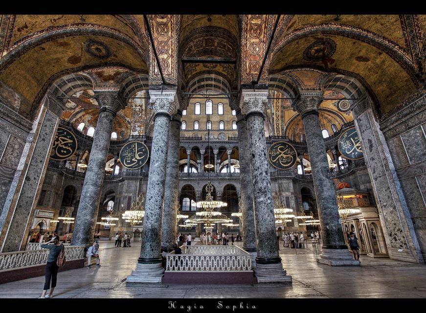 İstanbul: Full-Day Tour with Grand Bazaar - Entering Topkapi Palace, home of the sultans