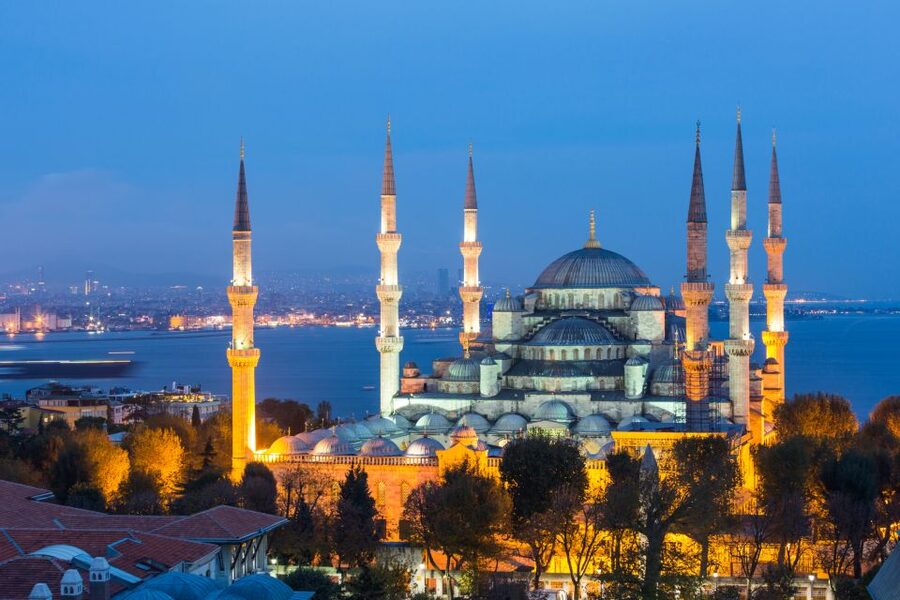 Istanbul: Get Your Guide and Explore the Best of the City - Topkapi Palace: the day’s richest historical stop