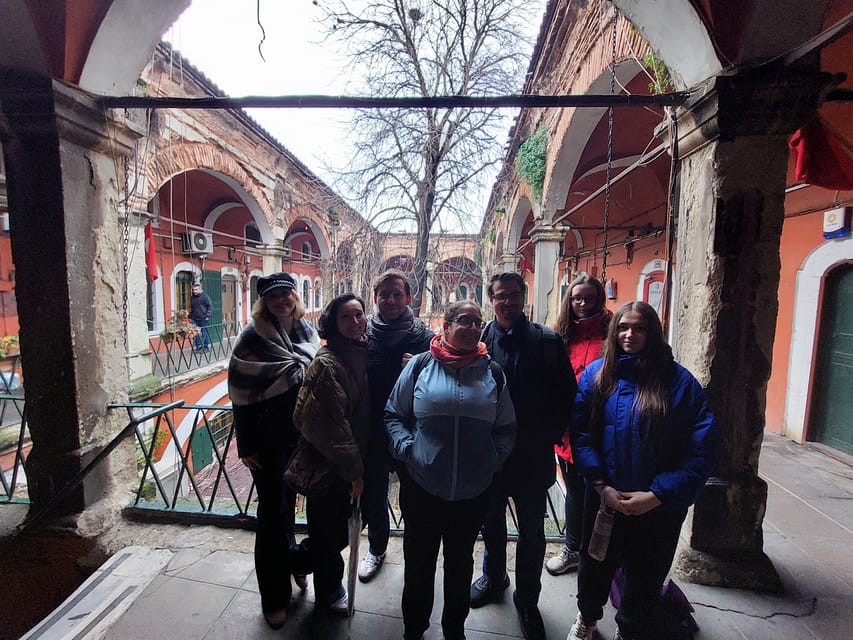 Istanbul Grand Bazaar: From Rooftops to the Secret Passages - Tea, baklava, and local food advice