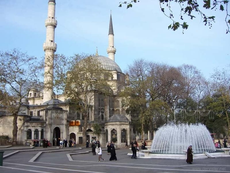 Istanbul: Guided Bosphorus Cruise & Golden Horn Bus Tour - Eyüp Sultan Mosque and the story of Abu Ayyub al-Ansari