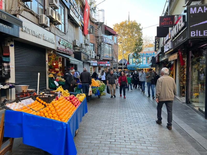 Istanbul: Guided Food Tour with Ferry Ride and Tastings - What the guide adds to the food