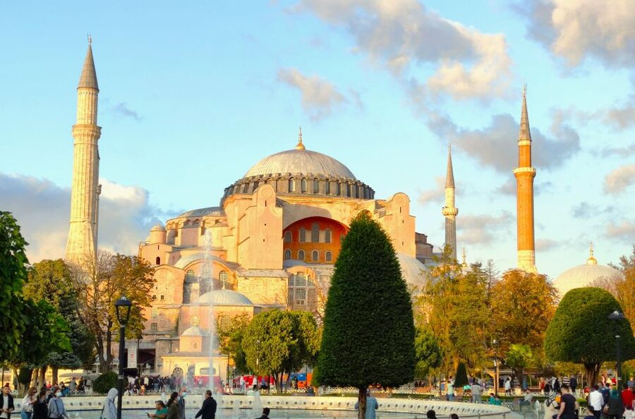 Istanbul: Guided Old City Tour and Bosphorus Sunset Cruise - Hippodrome Square and the German Fountain