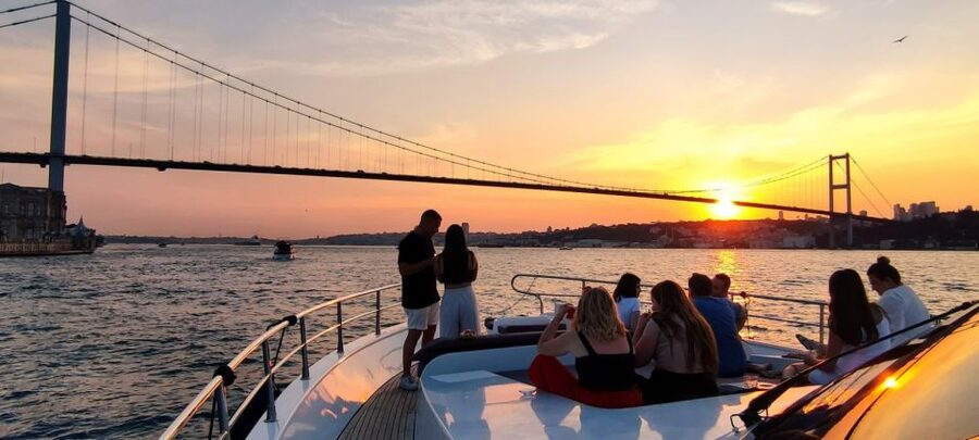 Istanbul: Guided Old City Tour and Bosphorus Sunset Cruise - From Rumeli Fortress to the Asian shore