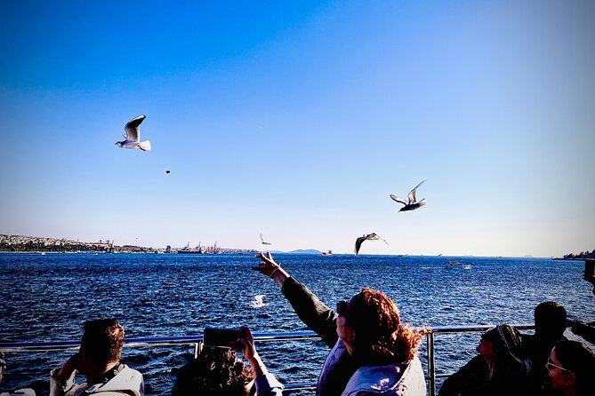 Istanbul Guided Street Food Tour Around European and Asian Sides - Guides, group size, and the pace