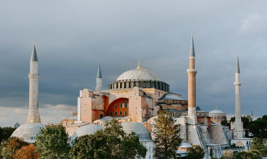 Istanbul: Hagia Sophia, Blue Mosque, & Basilica Cistern Tour - The guide makes the difference