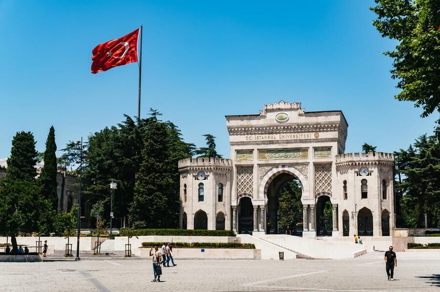 Istanbul: Hagia Sophia, Blue Mosque, Suleymaniye Mosque Tour - A tea break in Sultanahmet