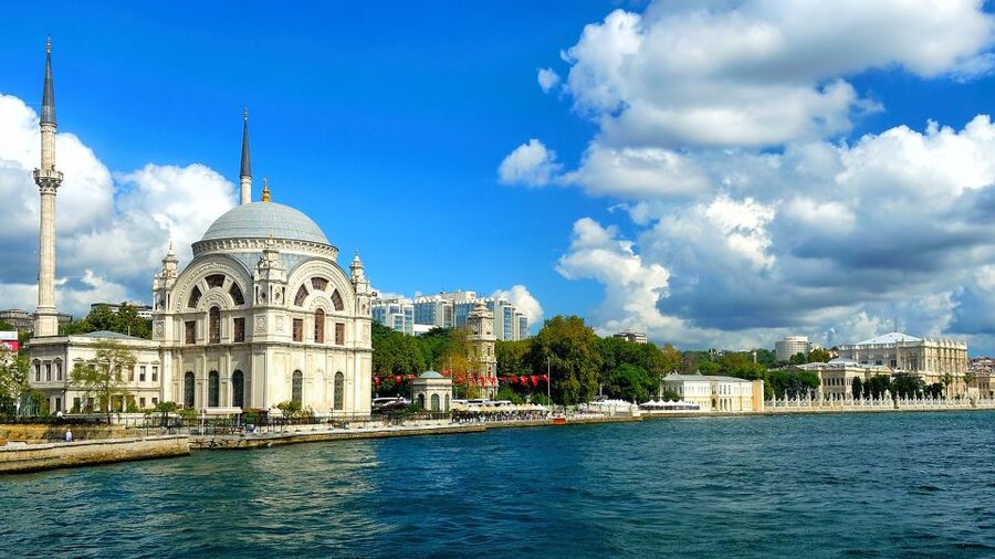 Istanbul: Half-Day Cruise and Cable Car to Pierre Loti Hill - By bus around the Golden Horn