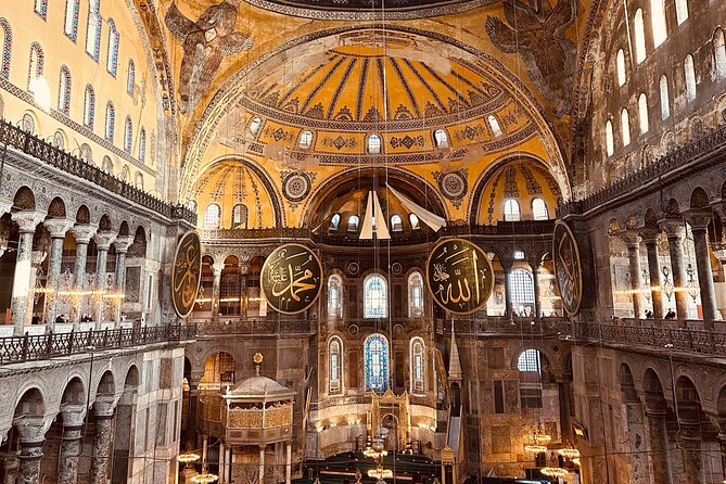 Istanbul Highlights Blue Mosque, Hagia Sophia, Cisterns and More! - The Blue Mosque and the rhythm of a working place of worship