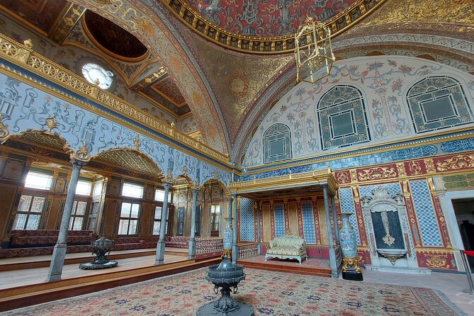 Istanbul Highlights! Blue Mosque, Hagia Sophia, Topkapı and More! - Hagia Sophia, a building with several lives