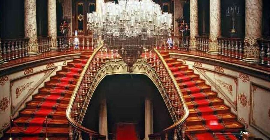 Istanbul Highlights: Two Continents Half-Day Tour - Dolmabahçe Palace and the Ottoman court