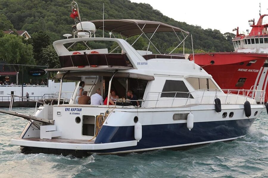 Istanbul: Luxury Yacht Tour at Sunset w Snacks - The Bosphorus route, from Kabatas and beyond
