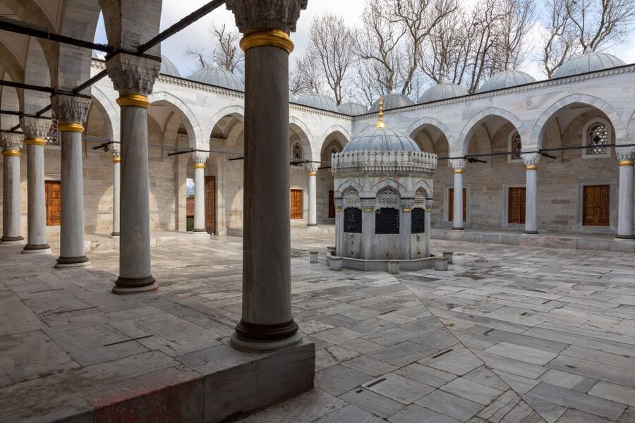 Istanbul: Maiden Tower visit, Istanbul Europe & Asian Tour - Guide languages, clothing, and walking demands