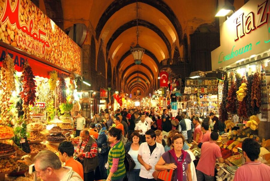 Istanbul: Morning Bosphorus Boat Tour with Spice Bazaar - The 1.5-hour cruise between two continents
