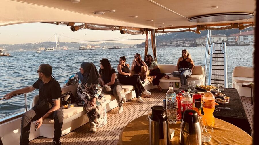 Istanbul: Morning or Sunset Cruise with Guide and Snacks - Fatih Sultan Mehmet Bridge and Beylerbeyi Palace