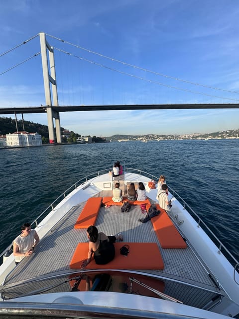 Istanbul: Morning or Sunset Cruise with Guide and Snacks - Maiden’s Tower and the return toward the old city