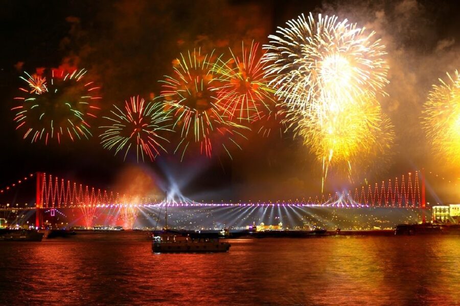 Istanbul: New Year's Eve Cruise Between Two Continents - Boarding and the first cruise views