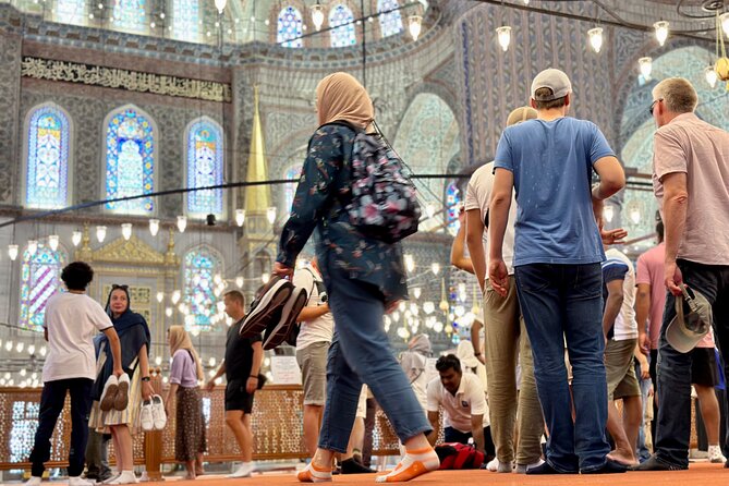 Istanbul Old City: Basilica Cistern - Blue Mosque - Grand Bazaar - Visiting the Blue Mosque while it remains a working mosque