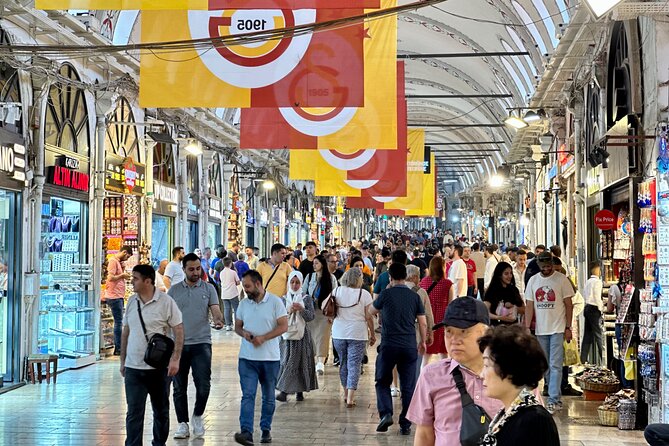 Istanbul Old City: Basilica Cistern - Blue Mosque - Grand Bazaar - How the guides shape the experience