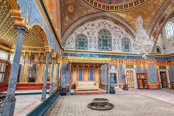 Istanbul Old City Tour - The Blue Mosque and its Iznik tile interior