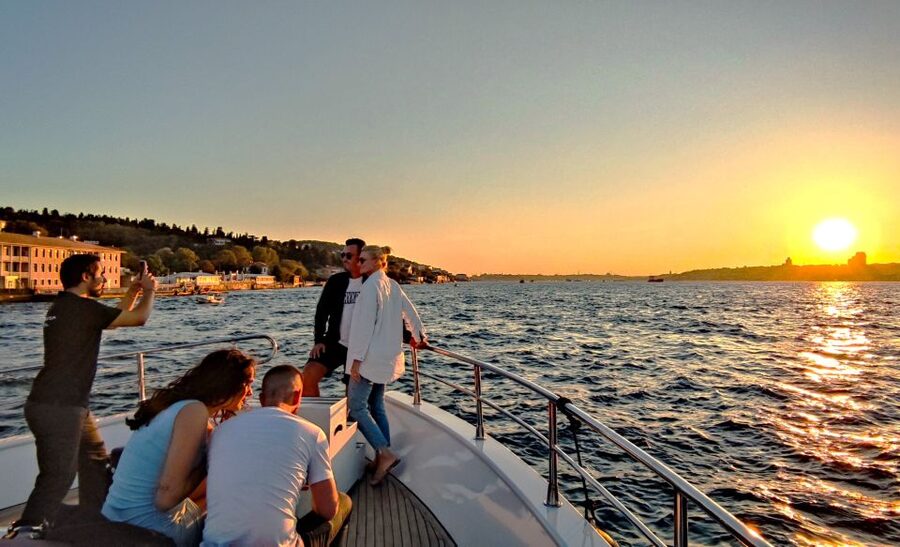 Istanbul: Old City Tour and Luxury Sunset Bosphorus Cruise - A full Istanbul day that ends on the water