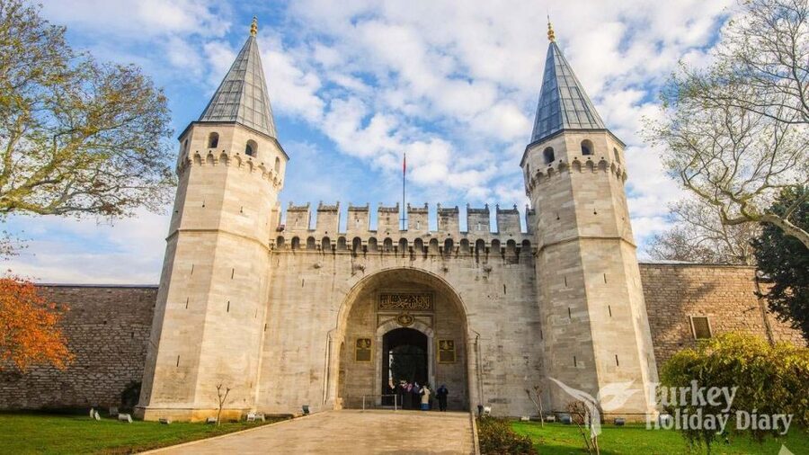 Istanbul: Old City Tour and Luxury Sunset Bosphorus Cruise - Boarding the 25-meter yacht at Kabataş