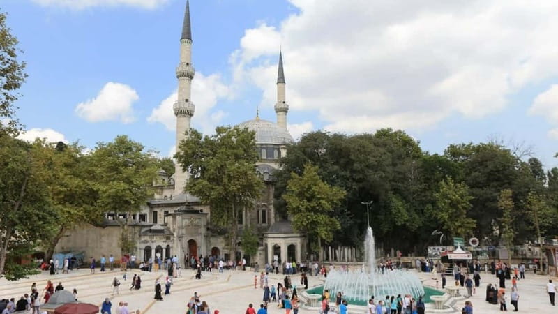 Istanbul: Old City Walking Tour - Small Group - Grand Bazaar for the final hour