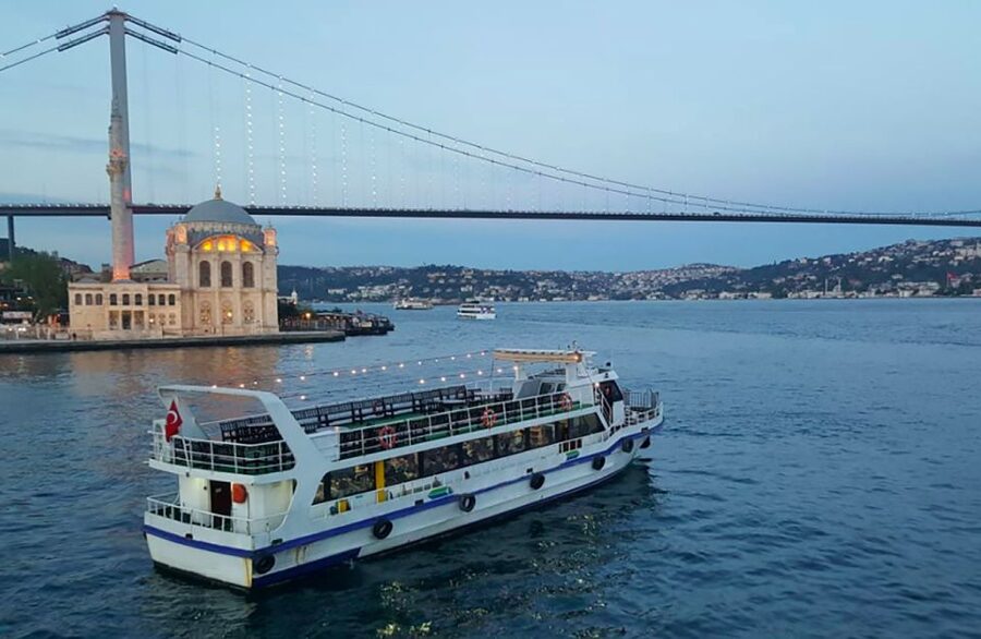 Istanbul: Old Town Highlights Tour & Bosphorus Cruise - Hagia Sophia and the Dome That Rules Sultanahmet