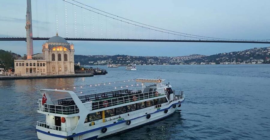 Istanbul: Old Town Highlights Tour & Bosphorus Cruise - The Grand Bazaar: One Hour to Shop or Simply Wander