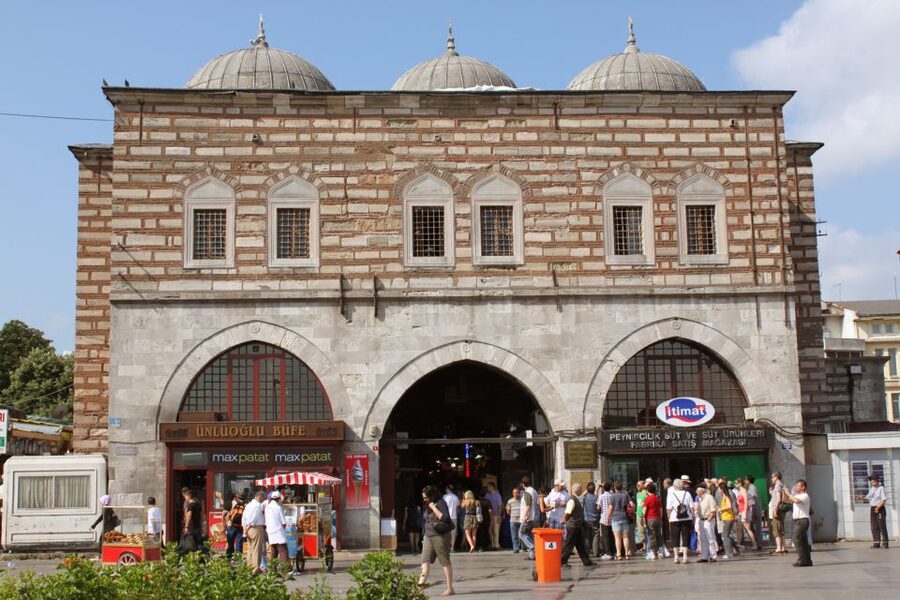 Istanbul: Old Town Highlights Tour & Bosphorus Cruise - The Spice Bazaar’s Short, Sensory Stop