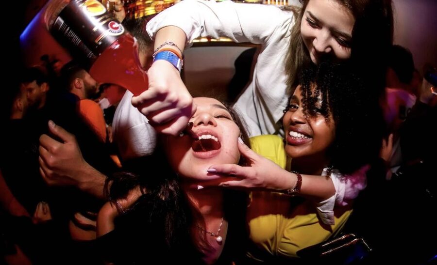 Istanbul: Party Pub Crawl with Party Bus - A six-hour route from raki shots to Taksim